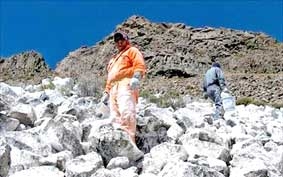 Sơn núi màu trắng để chống 
biến đổi khí hậu?