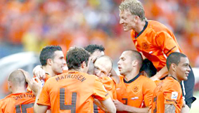 <img hspace=5 src="/img_post/2317/logoworldcup.jpg" align=left border=0>HÀ LAN - BRAZIL, 21 GIỜ NGÀY 2-7-2010, SÂN NELSON MANDELA BAY<br>Cuộc chiến của bóng đá tấn công