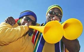 Kèn vuvuzela nạm vàng và kim cương