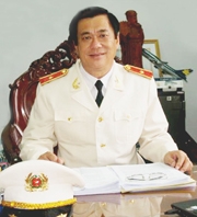 Xây dựng Đảng bộ và lực lượng công an trong sạch vững mạnh, nêu cao tinh thần tận tụy phục vụ nhân dân
