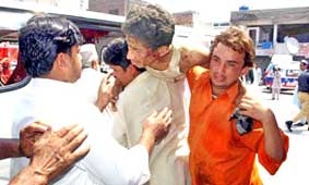 Đánh bom liều chết tại Pakistan, hơn 100 người thương vong