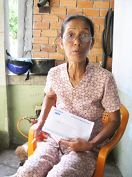 Trao tiền từ thiện