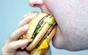 Đau hàm vì 
bánh hamburger quá khổ