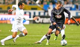 Tiền đạo Chamakh về với "pháo thủ" - sự bổ sung tuyệt vời ?