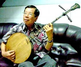 Ông già đam mê "ngũ cung"