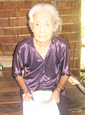 Trao tiền từ thiện