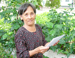 Trao tiền từ thiện