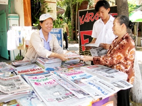 Gắn bó nghề bán báo