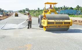 Lãnh đạo UBND thành phố kiểm tra tiến độ
thi công đường Mậu Thân - Sân bay Trà Nóc
và đường Nguyễn Văn Cừ nối dài