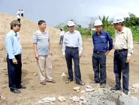 Tập trung mọi nguồn lực đảm bảo tiến độ thi công đường nối thị xã Vị Thanh - Cần Thơ