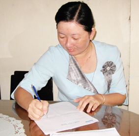 Trao tiền từ thiện