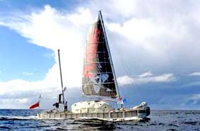 Chiếc thuyền làm bằng vỏ chai đến Úc