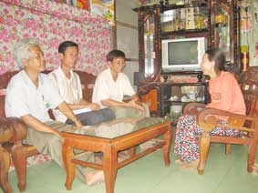 Nhiệt tâm với việc làng, việc xóm