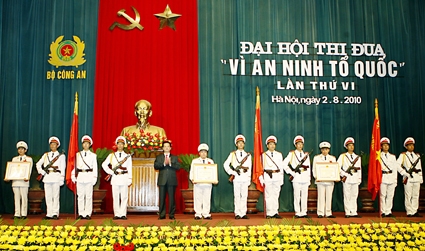 Cán bộ, chiến sĩ CAND phải phát huy cao nhất tinh thần trách nhiệm, đi đầu trong các phong trào thi đua yêu nước