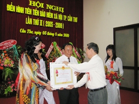 Ngành Bảo hiểm xã hội TP Cần Thơ 
đón nhận Huân chương Lao động hạng Ba