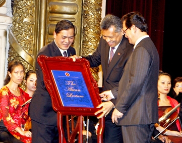 Việt Nam đã tích cực tham gia và có nhiều đóng góp quan trọng xây dựng ASEAN lớn mạnh