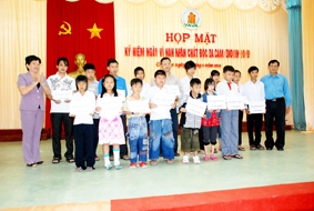 Xã hội hóa công tác chăm lo các nạn nhân chất độc da cam vượt qua khó khăn,
ổn định cuộc sống