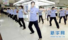 Khuyến khích người lao động tập thể dục giữa giờ