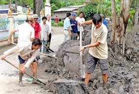Noi gương Bác, tận tụy chăm lo đời sống nhân dân
