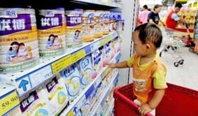 Không có mối liên hệ giữa sữa bột và hiện tượng "dậy thì sớm" ở trẻ