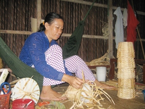 Giúp nhau vươn lên xây đời no ấm