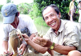 Đẩy mạnh phong trào thi đua sản xuất, kinh doanh giỏi
