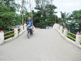 Ra sức thi đua xây dựng cuộc sống mới