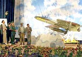 Iran ra mắt máy bay ném bom không người lái đầu tiên