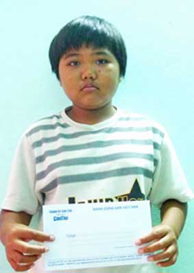 Trao tiền từ thiện