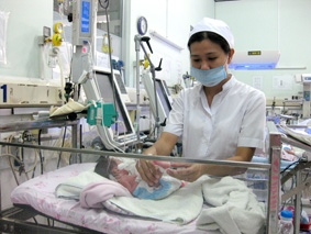 Trẻ sinh thiếu tháng có nguy cơ mắc bệnh lý màng trong