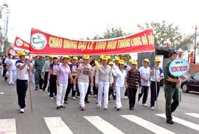 Tổ chức đi bộ chào mừng Đại lễ 
1.000 năm Thăng Long - Hà Nội