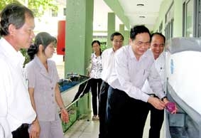 Chủ tịch UBND TP Cần Thơ Trần Thanh Mẫn kiểm tra tình hình cơ sở vật chất trường lớp chuẩn bị khai giảng năm học mới