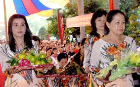 Trà Vinh: Đông đảo nhân dân đến dự 
lễ giỗ Bác Hồ