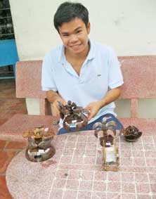 Nguyễn Thành Tặng <br>
<i>chàng trai khuyết tật giàu nghị lực</i>