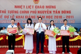 Mỗi học sinh phải thật sự là con ngoan
trò giỏi, công dân gương mẫu, chủ nhân
tương lai của đất nước