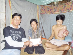 Trao tiền từ thiện