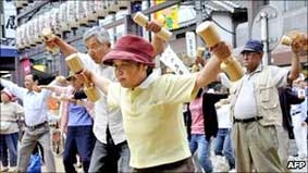 Xung quanh chuyện những cụ già 
“bốc hơi” ở Nhật Bản