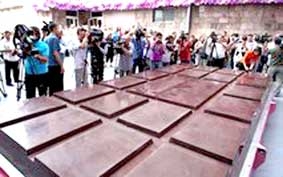 Thanh sô-cô-la lớn nhất thế giới