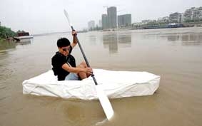 Vượt sông bằng thuyền giấy!