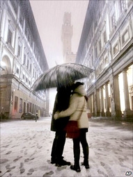 Khi yêu, chúng ta mất 2 người bạn