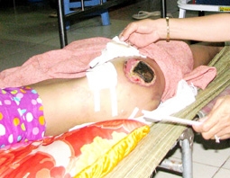 Xin hãy giúp đỡ em Mai !