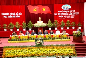 Tập trung trí tuệ, quyết định những vấn đề 
quan trọng vì sự phát triển của thành phố