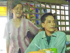 Thân già nuôi con bệnh tật