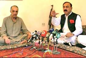 PAKISTAN: Một bộ trưởng từ chức 
vì chỉ trích quân đội