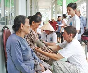 Đường càng xa, chí càng bền...