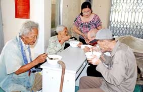 Hoạt động thiết thực chăm lo người cao tuổi