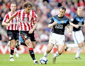 M.U khó thoát nạn