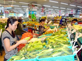 Kinh tế Việt Nam phải vượt ba "chướng ngại" để về đích