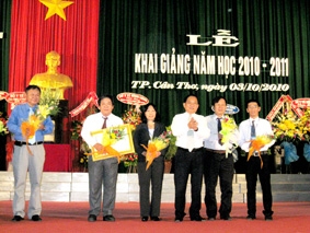 Hoàn thiện công tác quản lý, khẩn trương xây dựng cơ sở vật chất, nâng cao chất lượng đào tạo