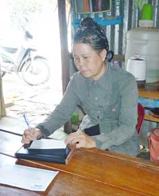 Trao tiền từ thiện